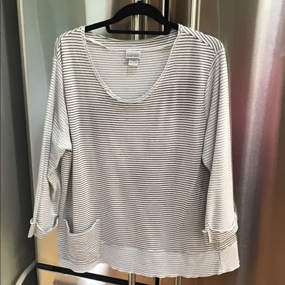 Nomadic Trader Top Nwot - image 1